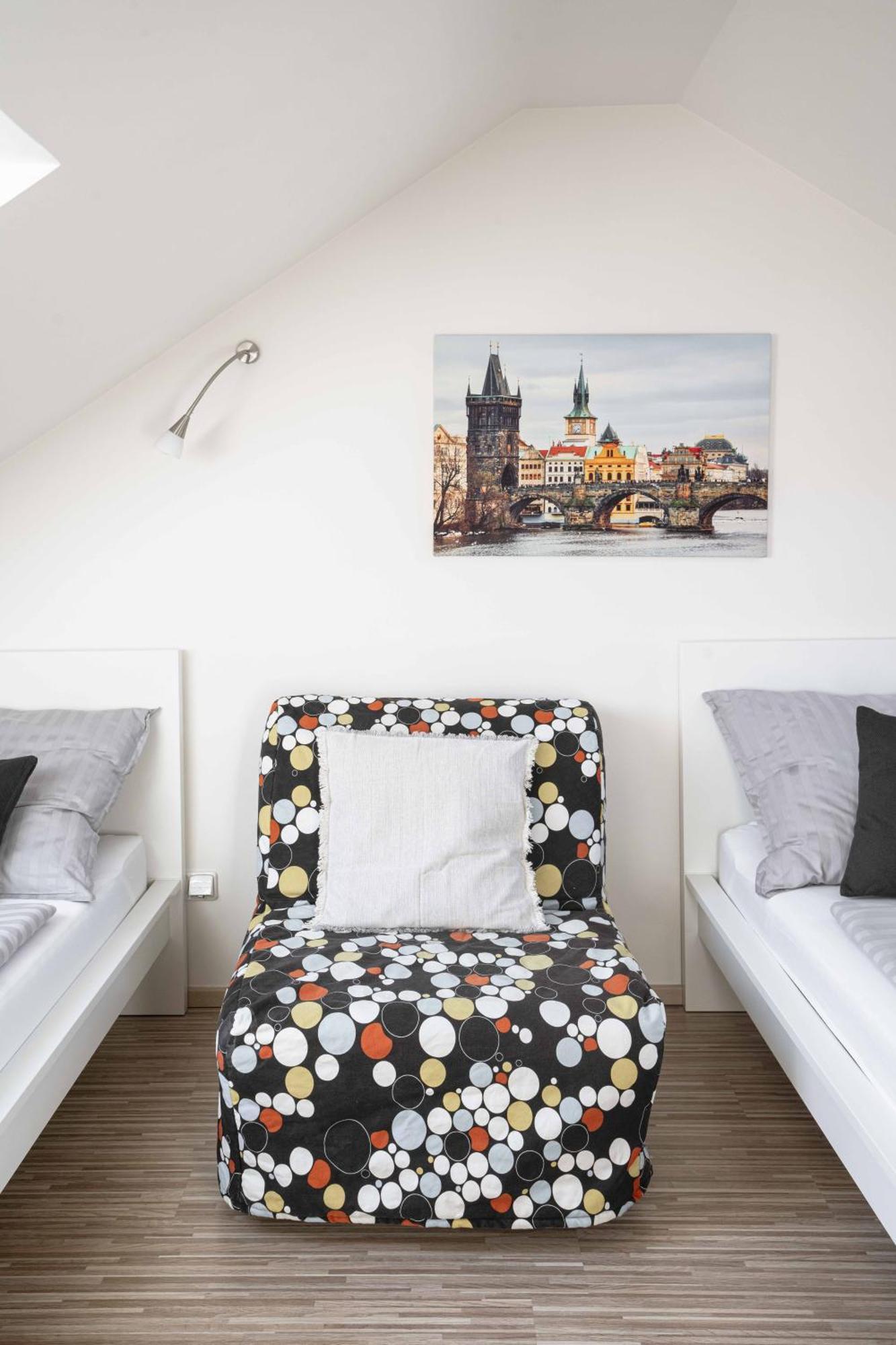 150m² 4br Duplex Near Metro & Center Prag